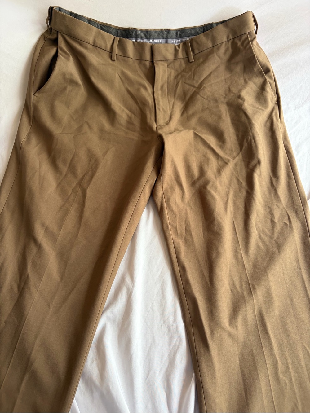 Haggar Premium Comfort Men’s Khaki Dress Pants 40x30 Classic Fit